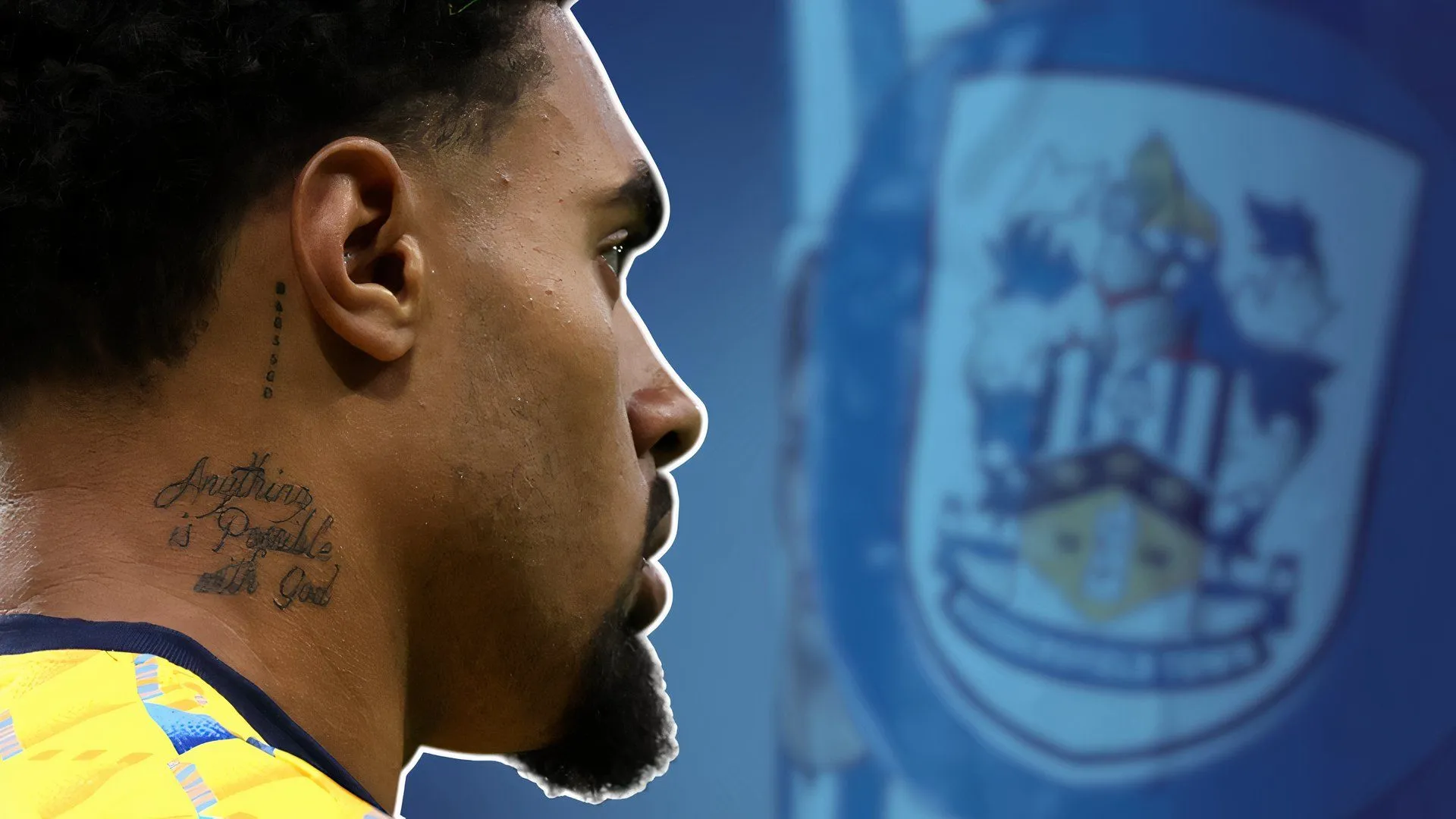 Thủ môn Owen Goodman trong bộ áo đấu của Huddersfield Town