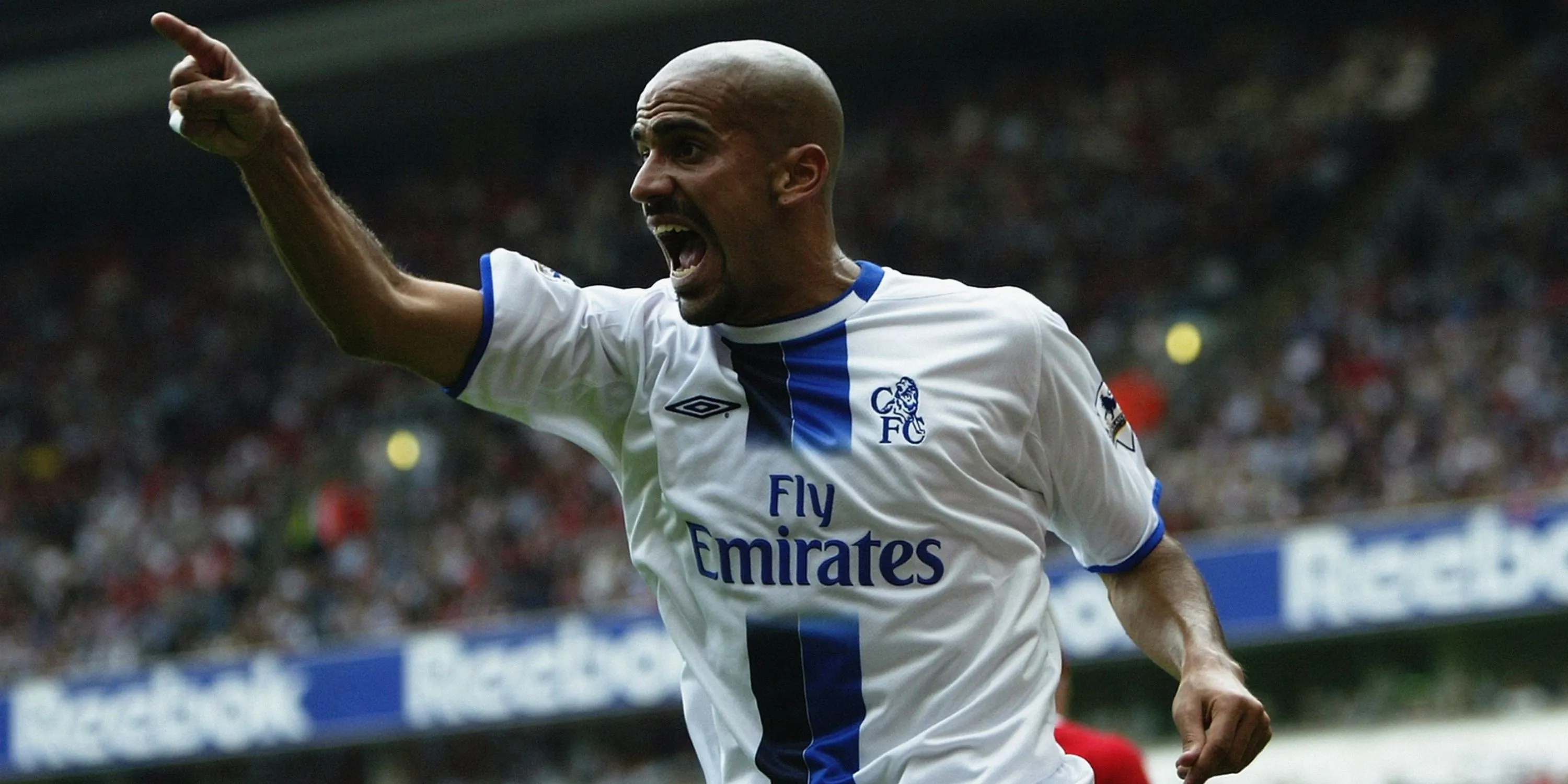 Tiền vệ Juan Sebastian Veron trong màu áo Chelsea