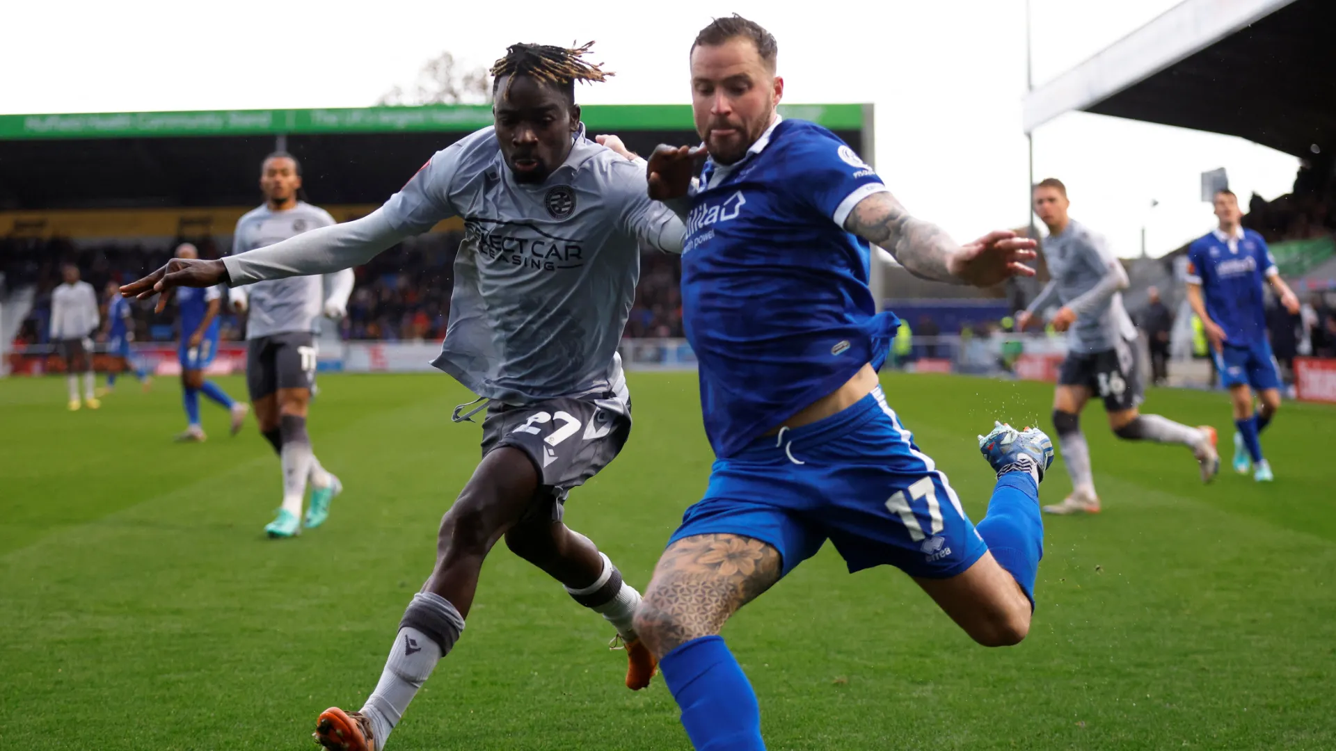 Amadou Mbengue trong màu áo Reading