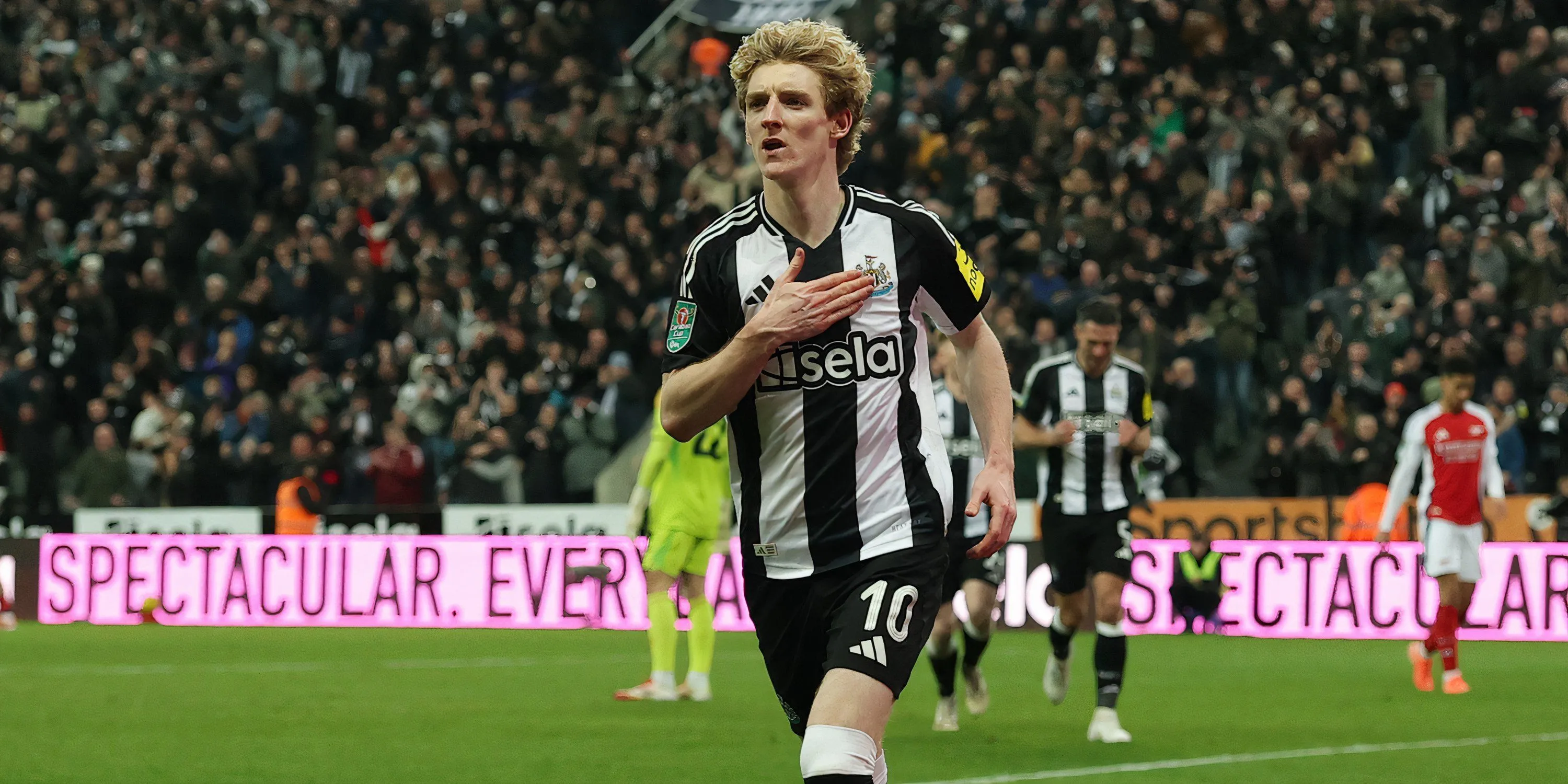Anthony Gordon trong màu áo Newcastle dưới sự dẫn dắt của HLV Eddie Howe