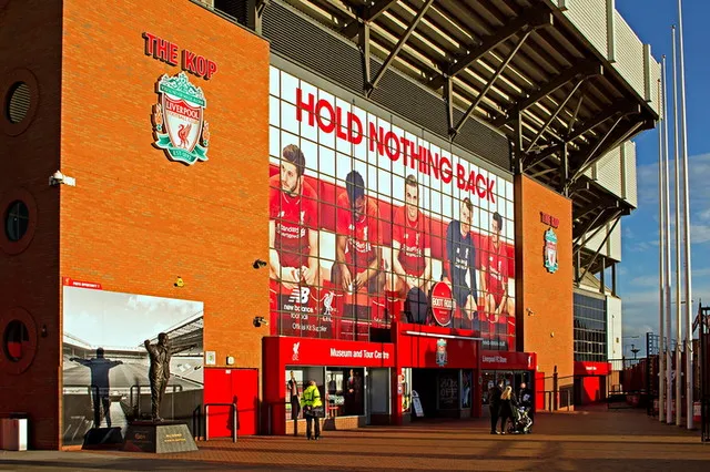 Bên ngoài khán đài The Kop