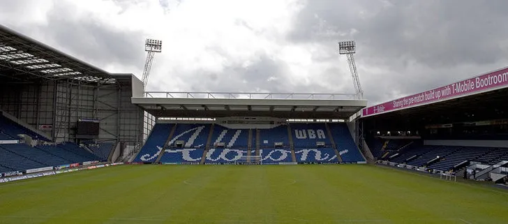 Bên trong sân The Hawthorns, không gian gần gũi giữa khán đài và sân cỏ