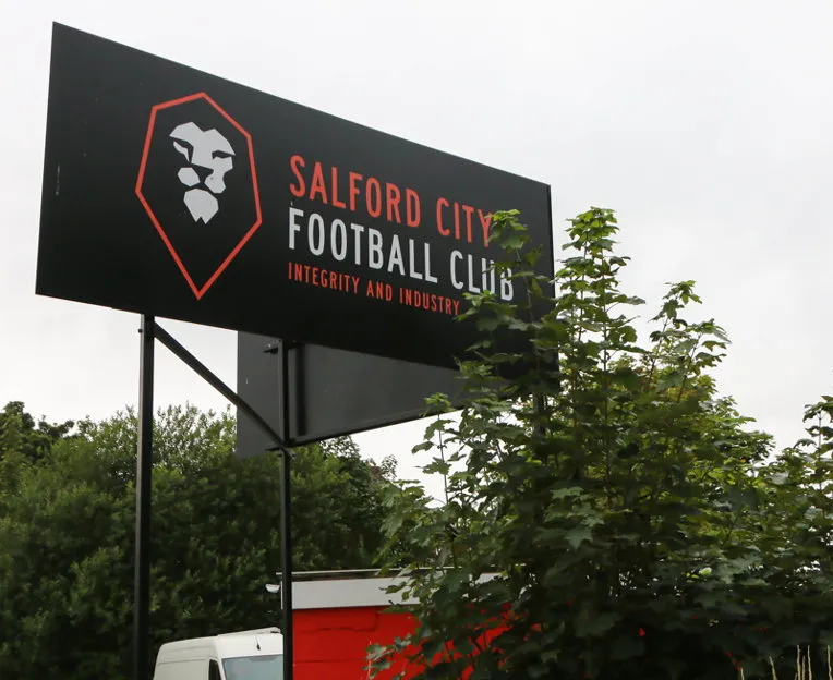 Biển hiệu Salford City FC biểu tượng của niềm tự hào