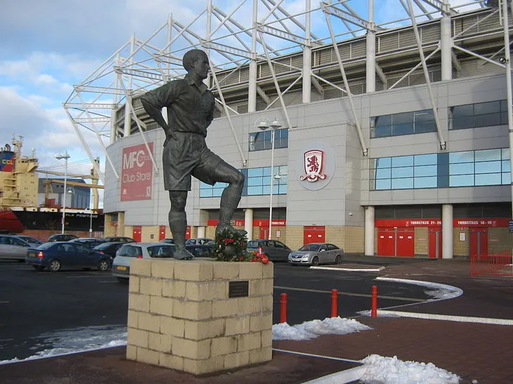 Bức tượng George Hardwick, huyền thoại Middlesbrough, một biểu tượng vinh quang tại sân Riverside