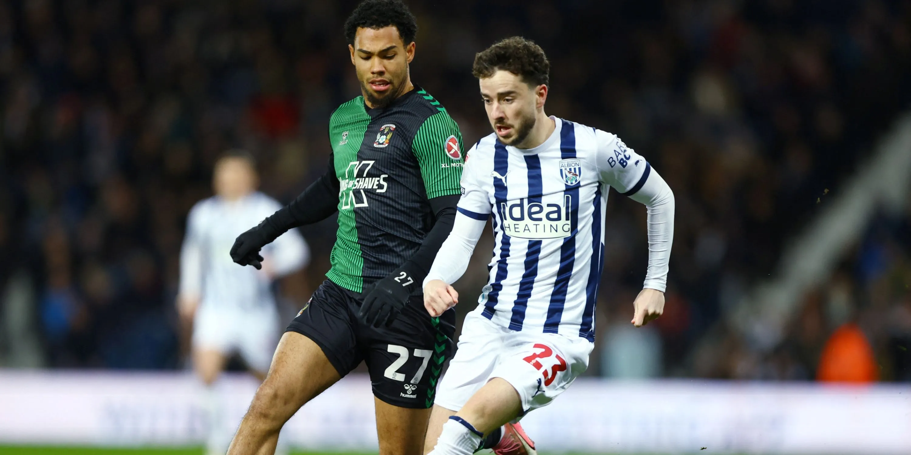 Cầu thủ chạy cánh Mikey Johnston trong màu áo West Bromwich Albion.