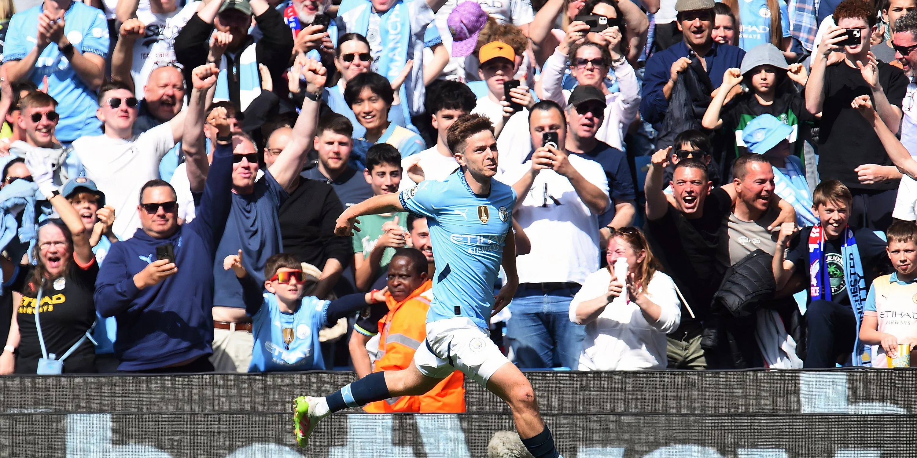 Cầu thủ trẻ James McAtee, mục tiêu chuyển nhượng tiềm năng của Everton từ Manchester City.