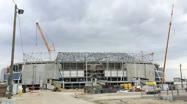 Công trình Groupama Stadium trong giai đoạn xây dựng, biểu tượng của sự kỳ vọng