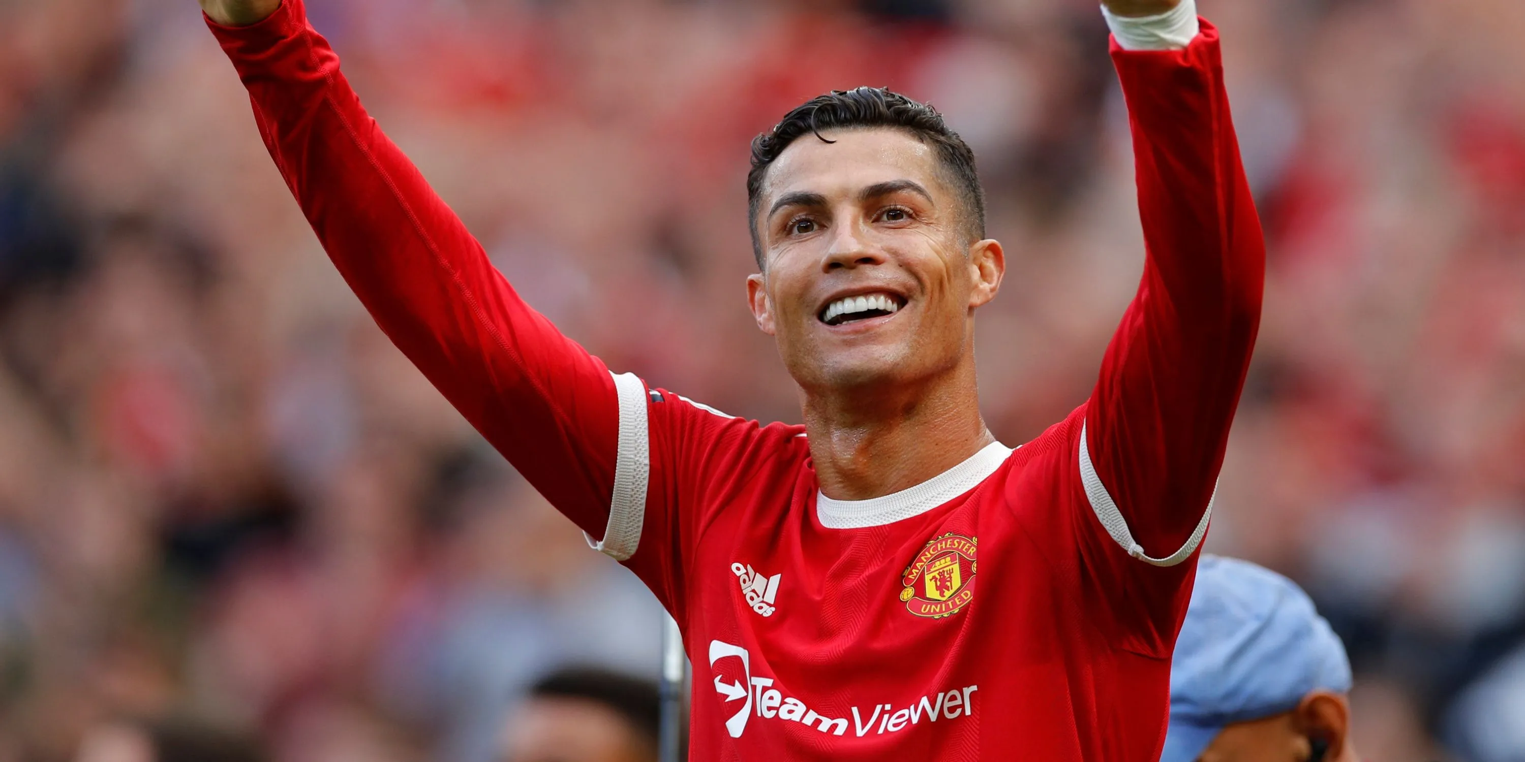 Cristiano Ronaldo trong màu áo Manchester United, huyền thoại bóng đá từng gửi tặng áo đấu cho Snoop Dogg.