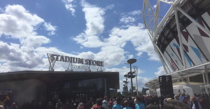 Cửa hàng chính thức London Stadium Store, nơi người hâm mộ West Ham có thể mua sắm đồ lưu niệm và áo đấu
