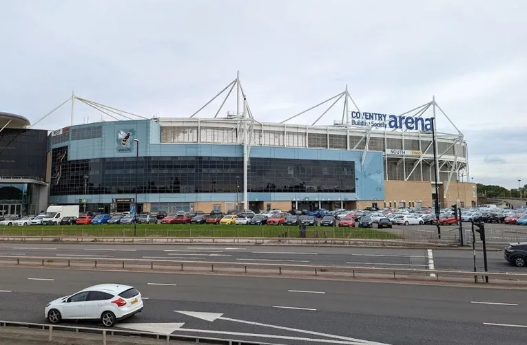 Góc nhìn bên ngoài Sân vận động Coventry Arena