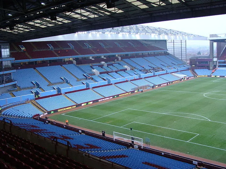 Góc nhìn từ khán đài Villa Park
