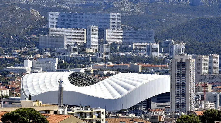 Góc nhìn từ trên cao của sân Velodrome, biểu tượng của thành phố Marseille