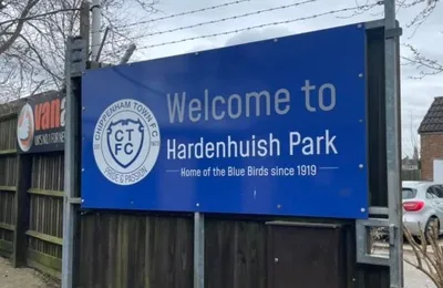 Hardenhuish Park – Sân vận động cổ kính của Chippenham Town nhìn từ trên cao