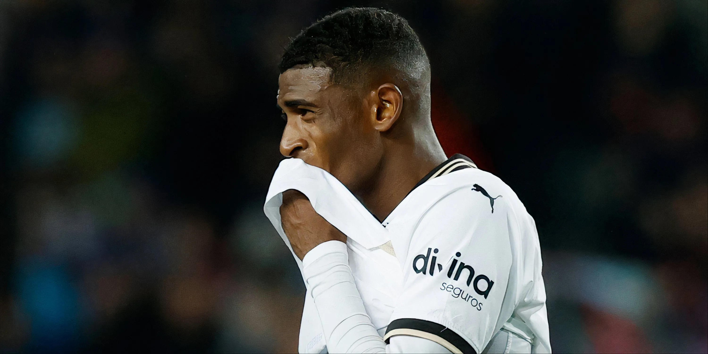 Hậu vệ trẻ Cristhian Mosquera của Valencia, gương mặt mới tiềm năng cho hàng thủ Arsenal.