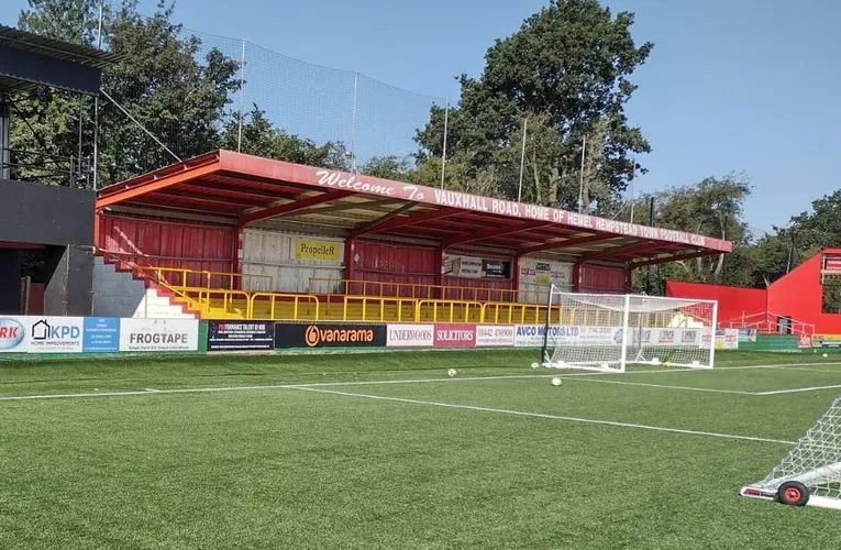 Hình ảnh khán đài đứng (terrace) tại sân vận động Vauxhall Road, Hemel Hempstead