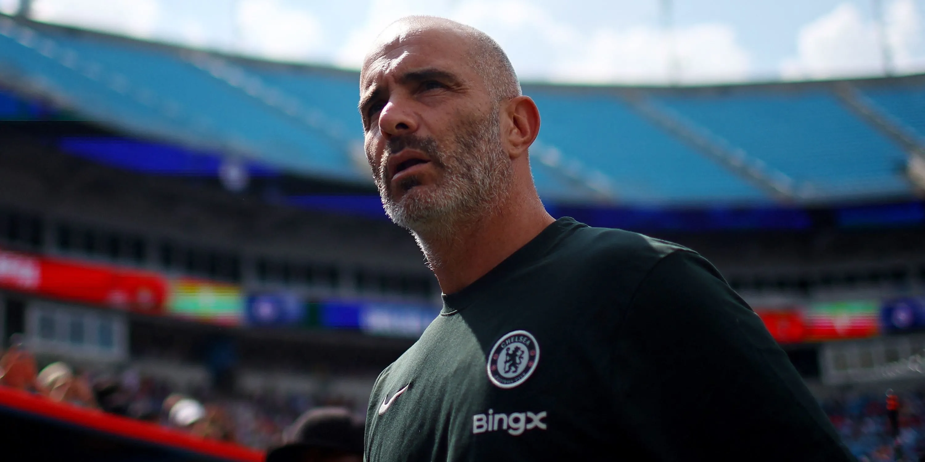 HLV Enzo Maresca chỉ đạo chiến thuật cho Chelsea