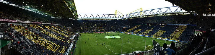Khán đài ấn tượng bên trong sân vận động Signal Iduna Park