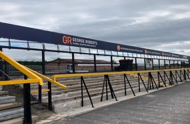 Khán đài Blowick End, khu vực dành cho cổ động viên đội khách tại Haig Avenue