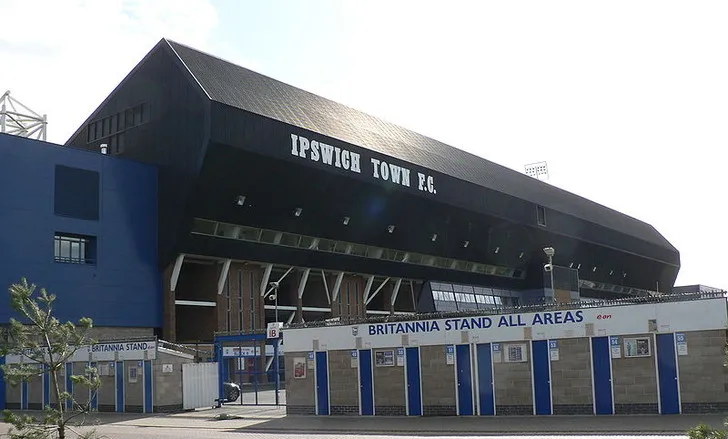 Khán đài Britannia Stand, một trong bốn khán đài chính của sân nhà Ipswich Town