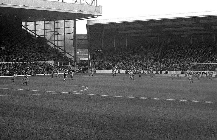 Khán đài Centenary cũ của Anfield