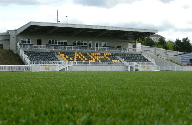 Khán đài chính Main Stand tại Gallagher Stadium của Maidstone United
