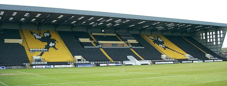 Khán đài Derek Pavis với kiến trúc đặc trưng tại Meadow Lane