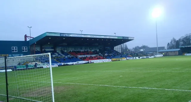 Khán đài East Stand của sân Victoria Park, một phần không thể thiếu tạo nên không khí truyền thống của sân nhà Hartlepool United.