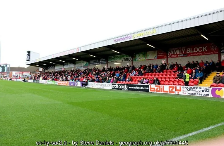 Khán đài Highbury Stand tại sân vận động Highbury của Fleetwood Town