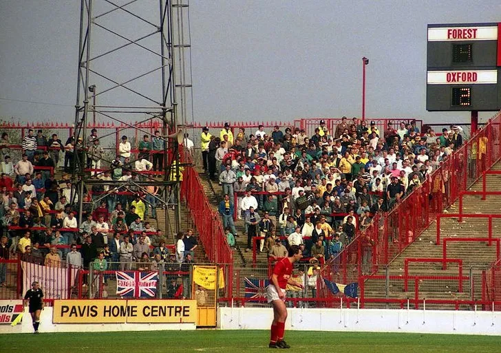 Khán đài khách năm 1988 tại City Ground