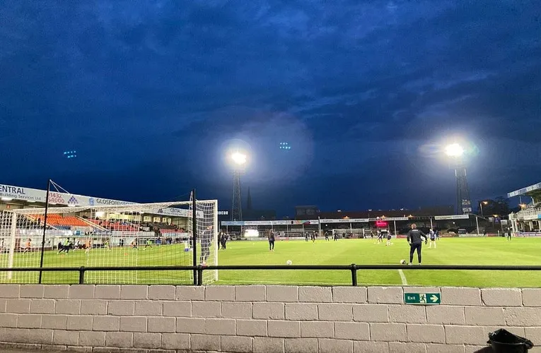 Khán đài Merton Stand tại sân Edgar Street, khu vực dành cho gia đình và khách mời danh dự.