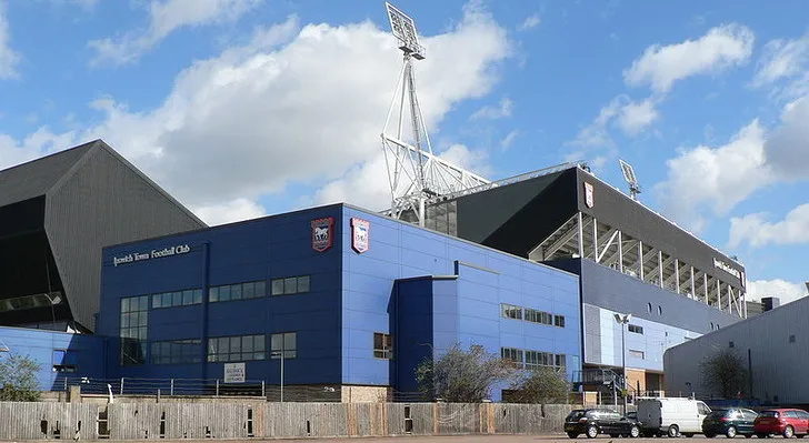 Khán đài South Stand tại Portman Road, nơi cổ động viên Ipswich Town cháy hết mình