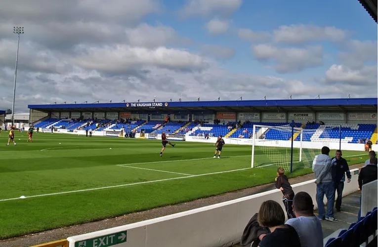 Khán đài Vaughan Stand cũ tại Deva Stadium, một phần của lịch sử Chester FC.