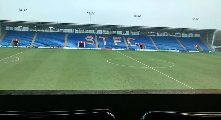 Khán đài West Stand tại Croud Meadow, khán đài lớn nhất của sân nhà Shrewsbury Town.