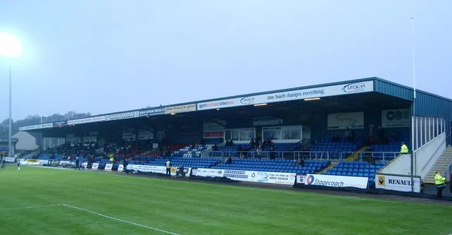 Khán đài West Stand tại sân Victoria Park, khu vực chỗ ngồi chính dành cho cổ động viên Hartlepool United.