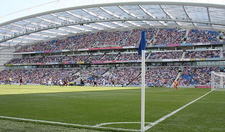 Khoảnh khắc lịch sử trận đấu khai mạc giữa Brighton và Tottenham tại sân Amex vào ngày 30/7/2011
