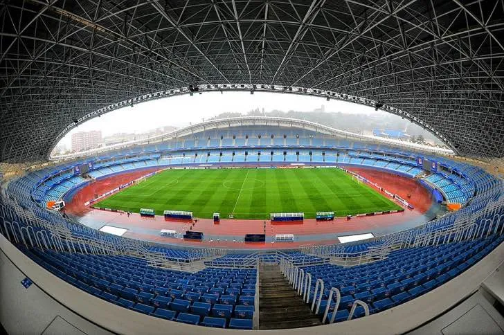 Không gian bên trong sân Reale Arena với tầm nhìn toàn cảnh khán đài