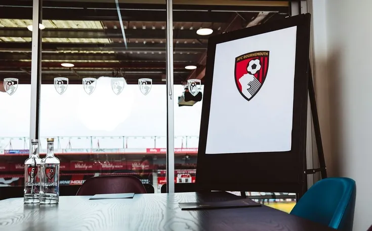 Không gian dịch vụ hospitality sang trọng tại Vitality Stadium, nâng tầm trải nghiệm ngày thi đấu.