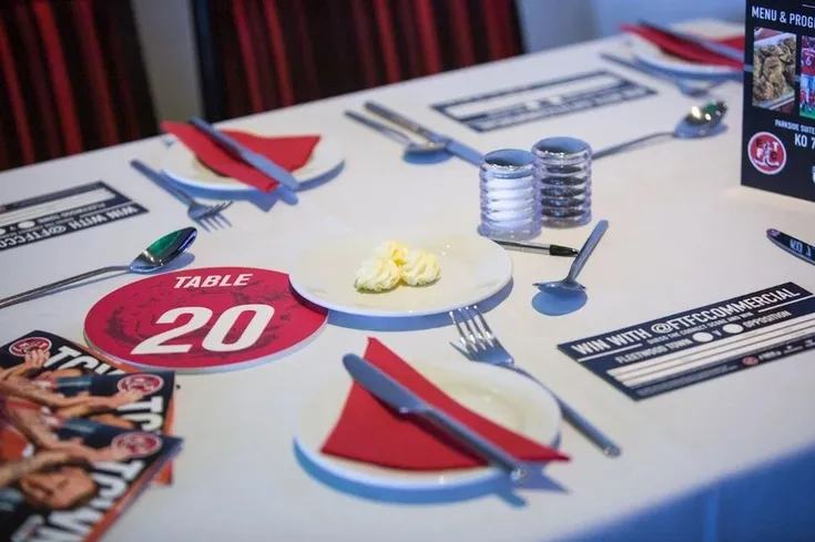 Không gian dịch vụ khách sạn cao cấp tại Parkside Lounge, Highbury Stadium