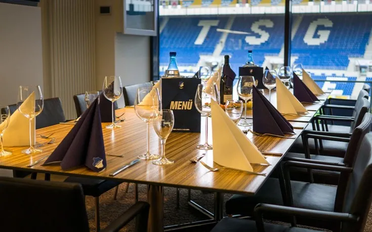 Không gian sang trọng và tiện nghi của khu vực Business Club tại sân vận động Rhein-Neckar-Arena, dành cho trải nghiệm đẳng cấp