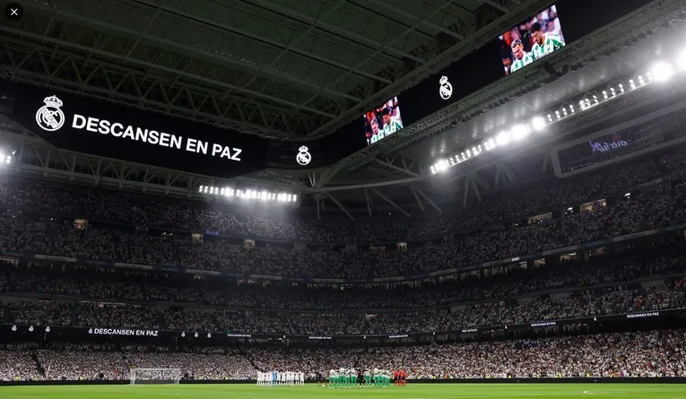 Không khí cuồng nhiệt trên khán đài sân Bernabéu vào ngày diễn ra trận đấu