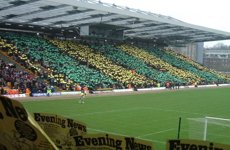 Không khí sôi động tại sân Carrow Road trong ngày có trận đấu của Norwich City
