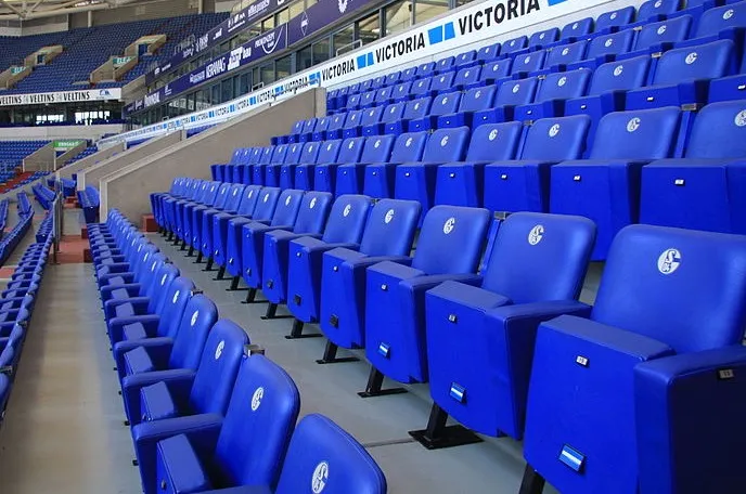 Khu vực ghế ngồi VIP tại Veltins-Arena, mang đến trải nghiệm xem bóng đá đẳng cấp và sang trọng