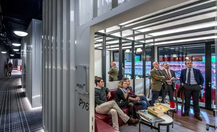 Khu vực ghế ngồi VIP và dịch vụ hospitality đẳng cấp tại sân San Mamés, mang lại trải nghiệm độc quyền