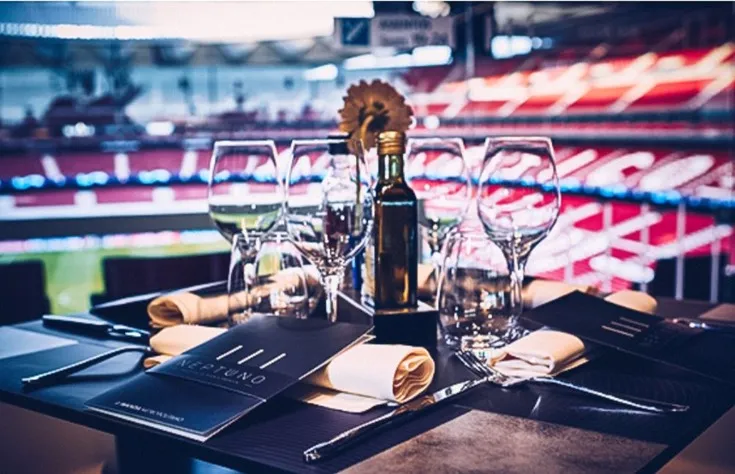 Khu vực hospitality sang trọng tại sân Estadio Metropolitano, mang đến trải nghiệm đẳng cấp cho người hâm mộ Atletico Madrid