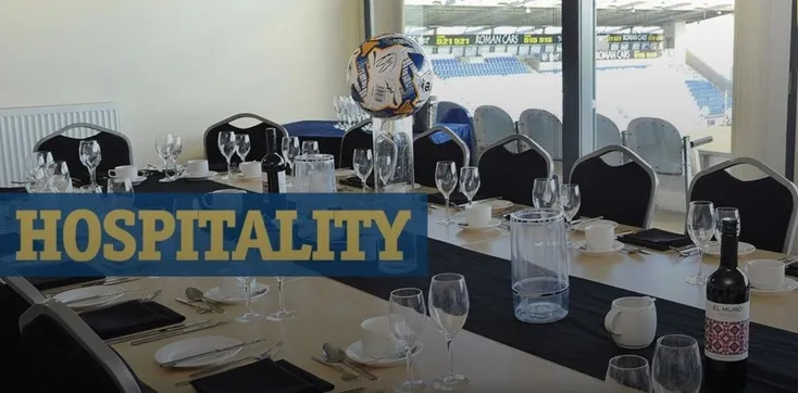 Khu vực khách sạn VIP tại sân vận động JobServe Community Stadium với bàn ăn được bài trí sang trọng