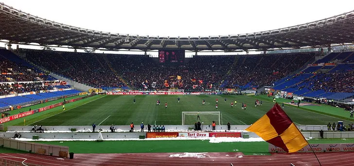Khung cảnh một trận đấu nảy lửa của AS Roma tại Stadio Olimpico, phần hospitality.