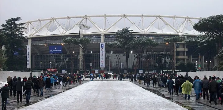 Lối đi dẫn vào sân vận động Stadio Olimpico, chào đón người hâm mộ.