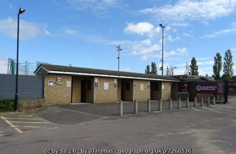 Lối vào chính của sân vận động Melbourne Community, nơi chào đón người hâm mộ Chelmsford City