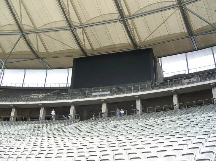 Màn hình lớn Jumbo Screen tại Olympiastadion Berlin hiển thị tỉ số