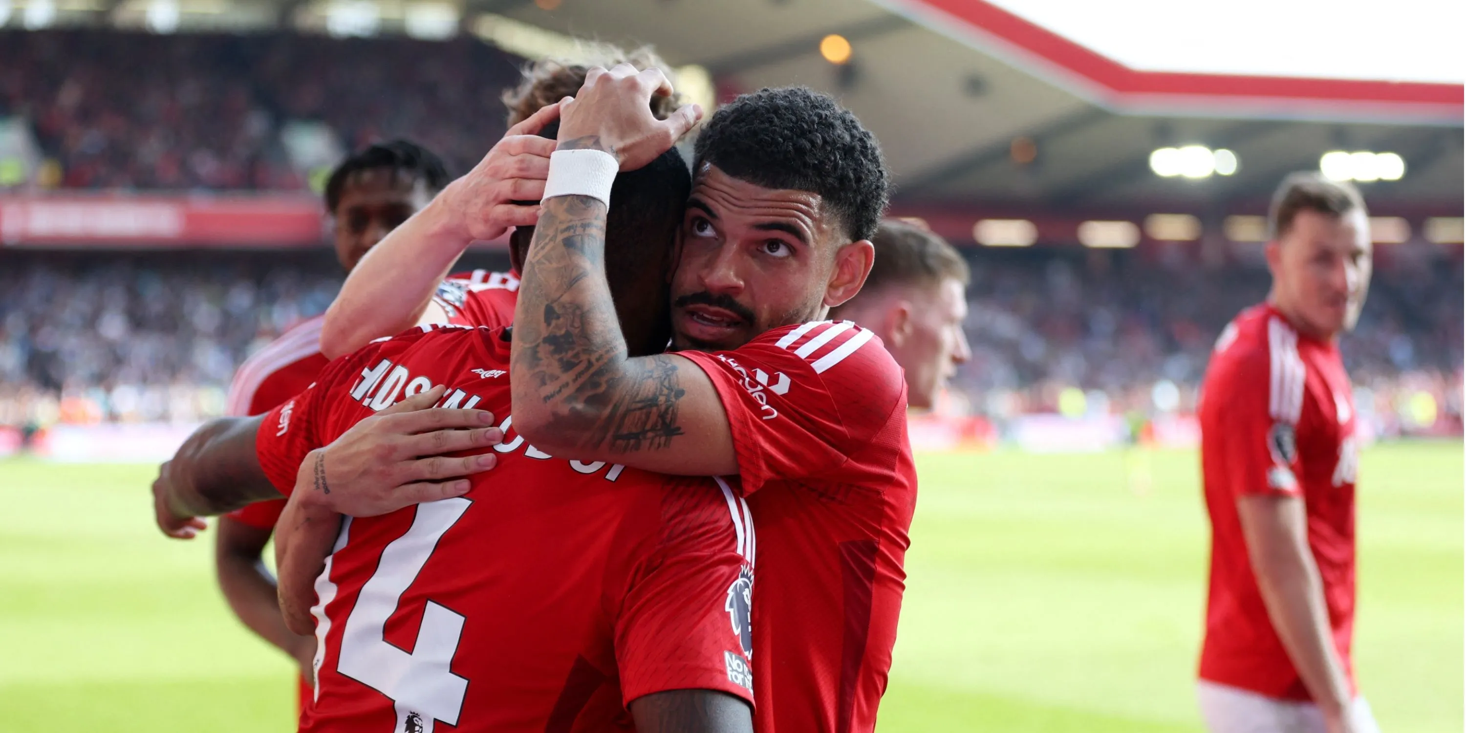 Morgan Gibbs-White và đồng đội Callum Hudson-Odoi trong màu áo Nottingham Forest